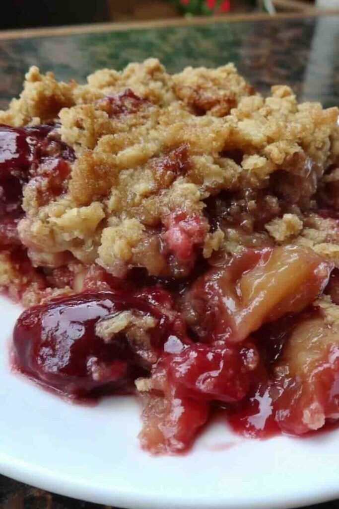 Rhubarb Raspberry Crunch