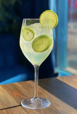 elderflower spritz cocktail